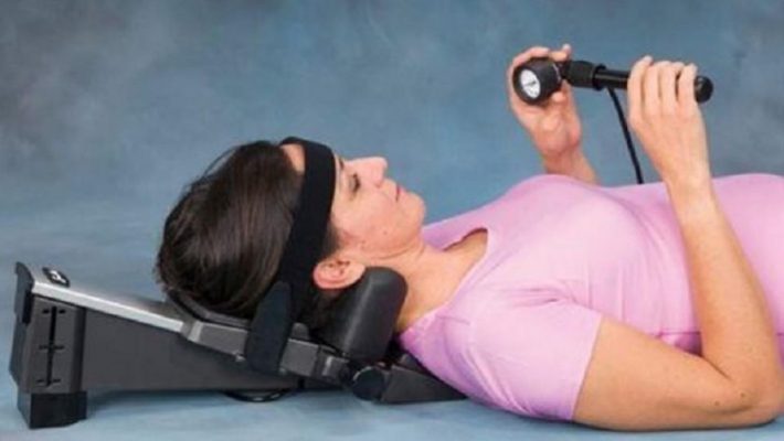 Chiropractic neck traction device