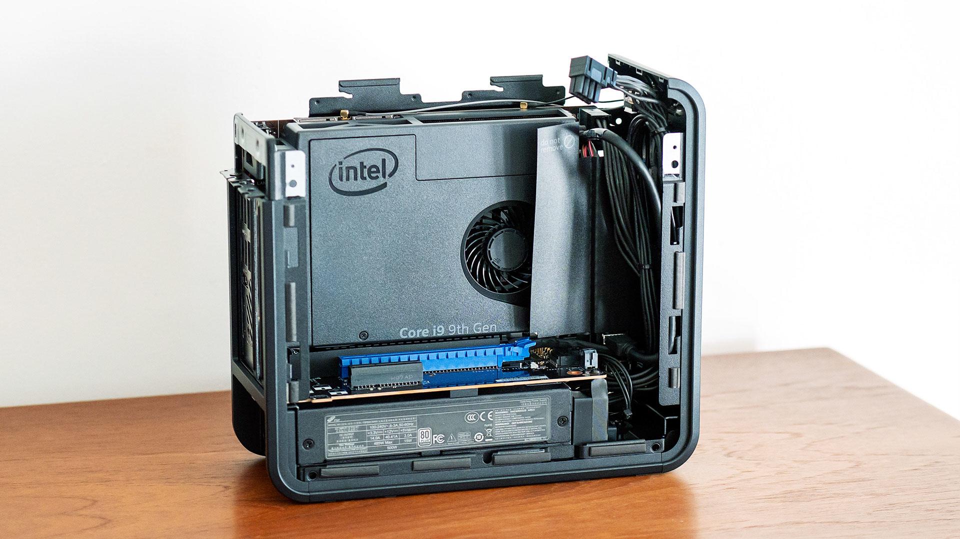 Intel NUC 9 Extreme - Compute Element Installed
