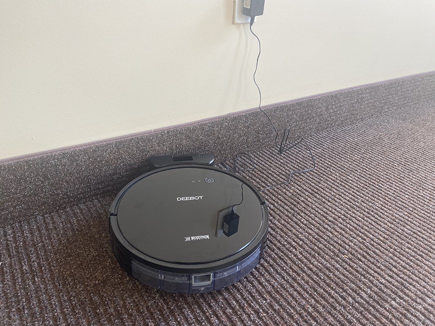 Ecovacs Deebot 661 convertible vacuuming or mopping robotic vacuum cleaner review